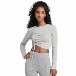 NWOT Wilde Fable Grey Long Sleeve Ruched Ribbed Knit Crop Top Size Medium